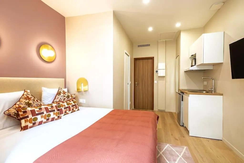 Neuf Beaux Quartiers 17eme Arrondissement * Париж